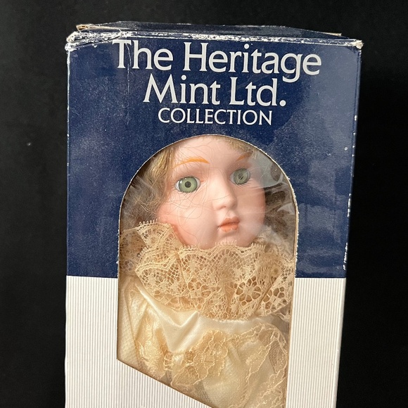 THE HERITAGE MINT LTD COLLECTION Megan 16" Porcelain Doll - Picture 3 of 10